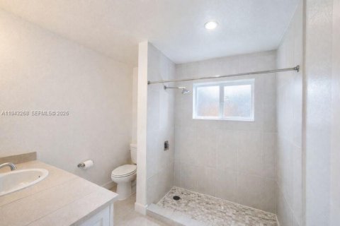 House in Hallandale Beach, Florida 3 bedrooms, 238.67 sq.m. № 1999622 - photo 11