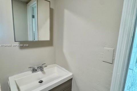 House in Hallandale Beach, Florida 3 bedrooms, 238.67 sq.m. № 1999622 - photo 9