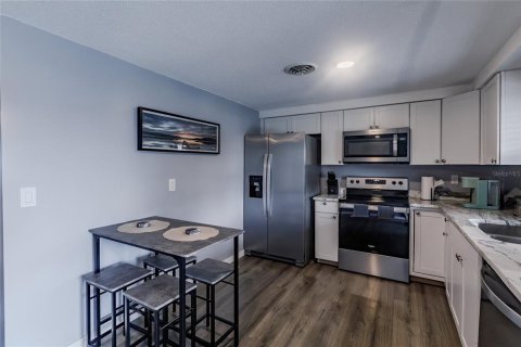 House in Englewood, Florida 3 bedrooms, 119.1 sq.m. № 1855982 - photo 6