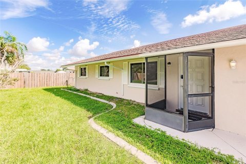House in Englewood, Florida 3 bedrooms, 119.1 sq.m. № 1855982 - photo 2