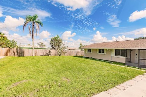 House in Englewood, Florida 3 bedrooms, 119.1 sq.m. № 1855982 - photo 1