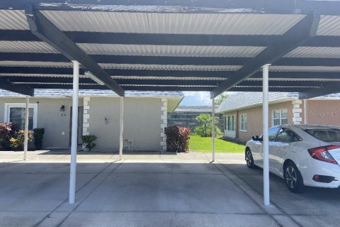 Condo in New Port Richey, Florida, 2 bedrooms  № 1855433 - photo 3