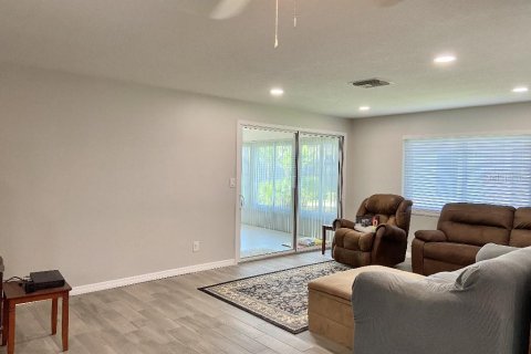 Condo in New Port Richey, Florida, 2 bedrooms  № 1855433 - photo 7