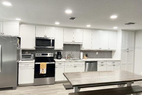 Condo in New Port Richey, Florida, 2 bedrooms  № 1855433 - photo 4