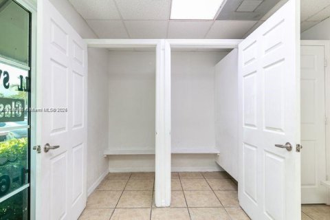 Propiedad comercial en venta en Miami, Florida № 1840737 - foto 20