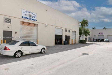 Propiedad comercial en venta en Miami, Florida № 1840737 - foto 23