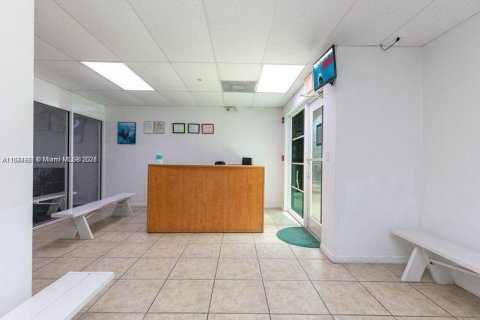 Propiedad comercial en venta en Miami, Florida № 1840737 - foto 9