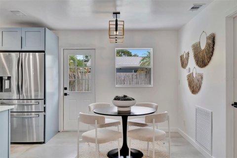 House in Saint Petersburg, Florida 3 bedrooms, 144 sq.m. № 1919005 - photo 26