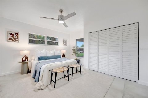 House in Saint Petersburg, Florida 3 bedrooms, 144 sq.m. № 1919005 - photo 29