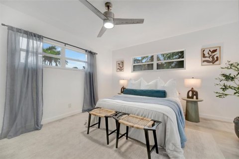 House in Saint Petersburg, Florida 3 bedrooms, 144 sq.m. № 1919005 - photo 30
