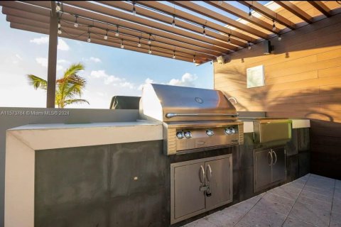 Condominio en venta en Miami, Florida, 1 dormitorio, 70.14 m2 № 1937551 - foto 19
