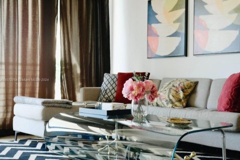 Купить кондоминиум в Майами, Флорида 1 спальня, 70.14м2, № 1937551 - фото 4