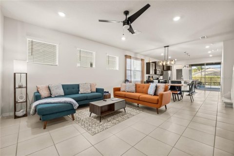 House in Davenport, Florida 5 bedrooms, 243.59 sq.m. № 2429559 - photo 4