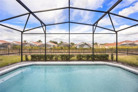 House in Davenport, Florida 5 bedrooms, 243.59 sq.m. № 2429559 - photo 2