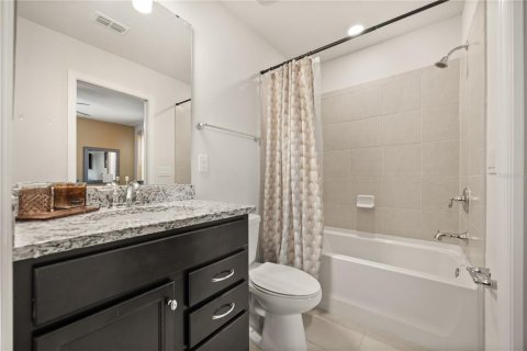 House in Davenport, Florida 5 bedrooms, 243.59 sq.m. № 2429559 - photo 24