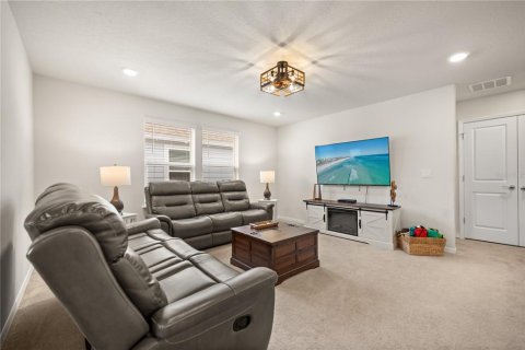 House in Davenport, Florida 5 bedrooms, 243.59 sq.m. № 2429559 - photo 29