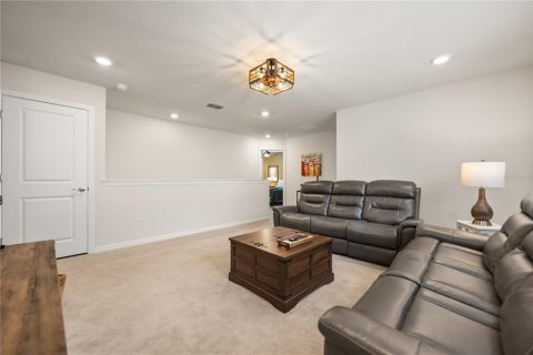 House in Davenport, Florida 5 bedrooms, 243.59 sq.m. № 2429559 - photo 30