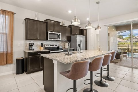 House in Davenport, Florida 5 bedrooms, 243.59 sq.m. № 2429559 - photo 7