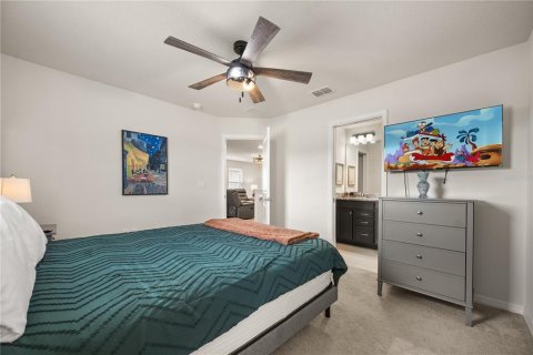 House in Davenport, Florida 5 bedrooms, 243.59 sq.m. № 2429559 - photo 13