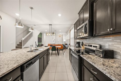 House in Davenport, Florida 5 bedrooms, 243.59 sq.m. № 2429559 - photo 8