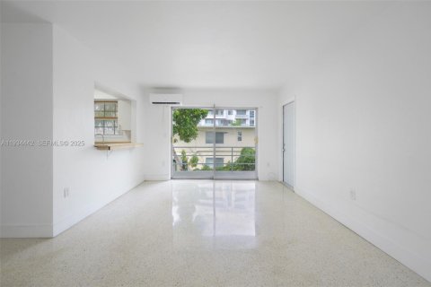 Снять в аренду квартиру в Майами, Флорида 1 спальня, № 1992731 - фото 7