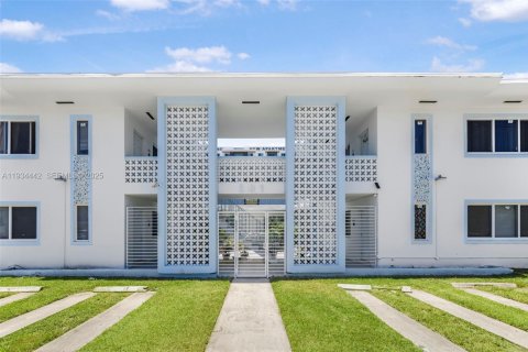 Снять в аренду квартиру в Майами, Флорида 1 спальня, № 1992731 - фото 2