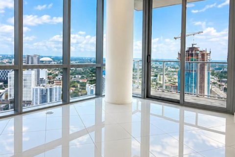 Condominio en venta en Miami, Florida, 1 dormitorio, 87.05 m2 № 2423234 - foto 16