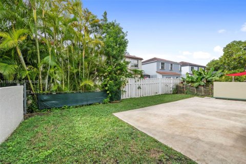 Casa en venta en Coral Springs, Florida, 3 dormitorios, 141.68 m2 № 2001832 - foto 4