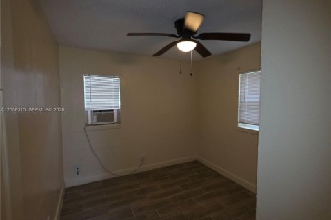 Immobilier commercial à vendre à Fort Lauderdale, Floride: 110.55 m2 № 2248111 - photo 5