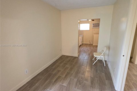 Immobilier commercial à vendre à Fort Lauderdale, Floride: 110.55 m2 № 2248111 - photo 3