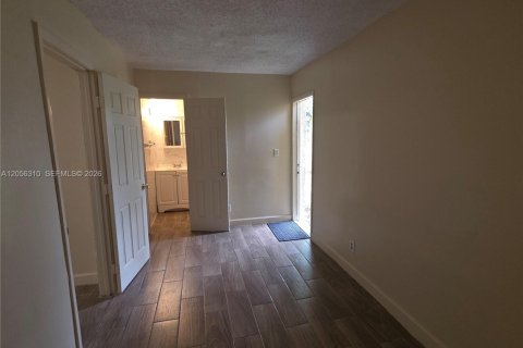 Immobilier commercial à vendre à Fort Lauderdale, Floride: 110.55 m2 № 2248111 - photo 8