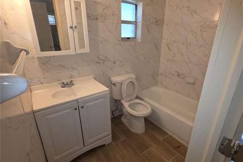 Immobilier commercial à vendre à Fort Lauderdale, Floride: 110.55 m2 № 2248111 - photo 6