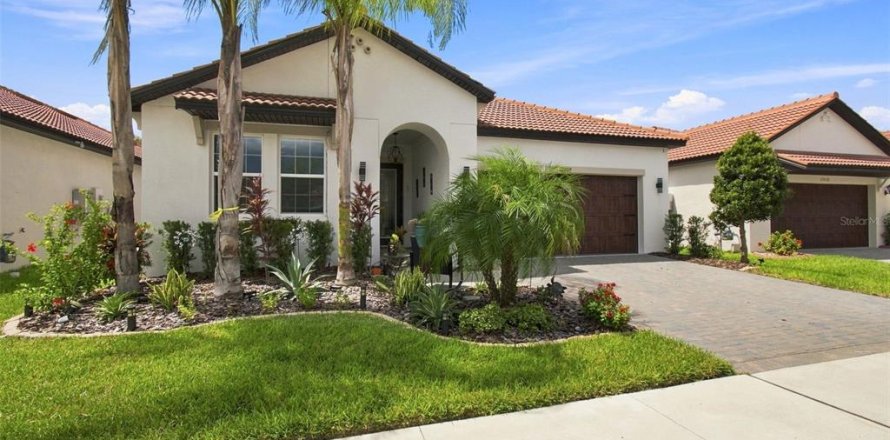 House in Wimauma, Florida 2 bedrooms, 181.72 sq.m. № 2406258