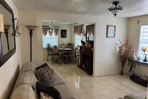 House in Tampa, Florida 2 bedrooms, 76.18 sq.m. № 1829218 - photo 16