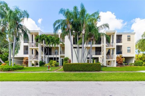 Condo in Cortez, Florida, 2 bedrooms  № 1562229 - photo 10