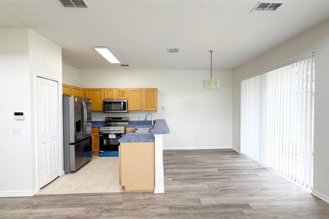 Townhouse in Davenport, Florida 4 bedrooms, 160.72 sq.m. № 2237204 - photo 6