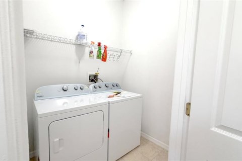 Townhouse in Davenport, Florida 4 bedrooms, 160.72 sq.m. № 2237204 - photo 21
