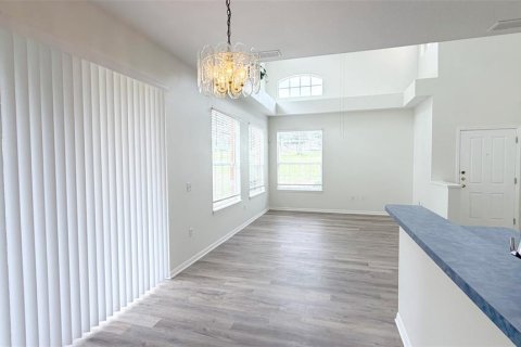 Townhouse in Davenport, Florida 4 bedrooms, 160.72 sq.m. № 2237204 - photo 12