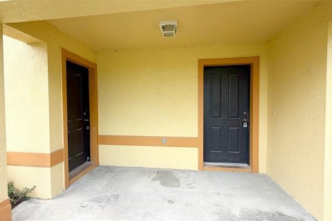 Townhouse in Davenport, Florida 4 bedrooms, 160.72 sq.m. № 2237204 - photo 4