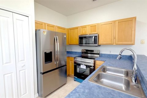 Townhouse in Davenport, Florida 4 bedrooms, 160.72 sq.m. № 2237204 - photo 9