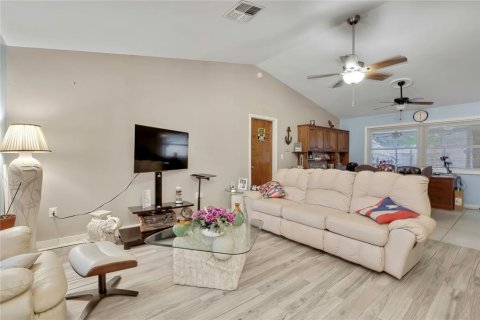 Villa ou maison à vendre à Spring Hill, Floride: 2 chambres, 130.43 m2 № 2148066 - photo 18
