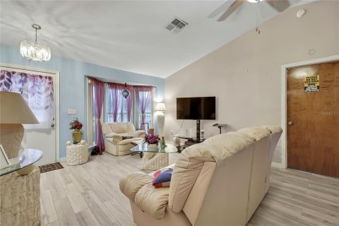 Villa ou maison à vendre à Spring Hill, Floride: 2 chambres, 130.43 m2 № 2148066 - photo 16