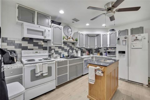 Villa ou maison à vendre à Spring Hill, Floride: 2 chambres, 130.43 m2 № 2148066 - photo 12