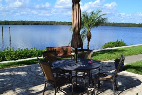 Condo in Indian River Shores, Florida, 2 bedrooms  № 2012777 - photo 30