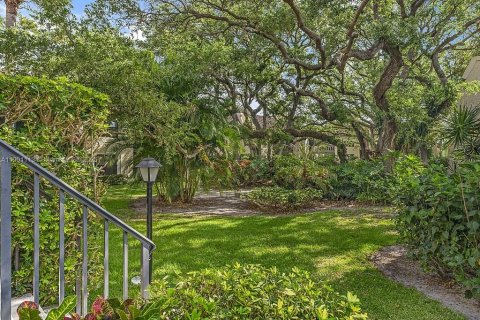 Condo in Indian River Shores, Florida, 2 bedrooms  № 2012777 - photo 2