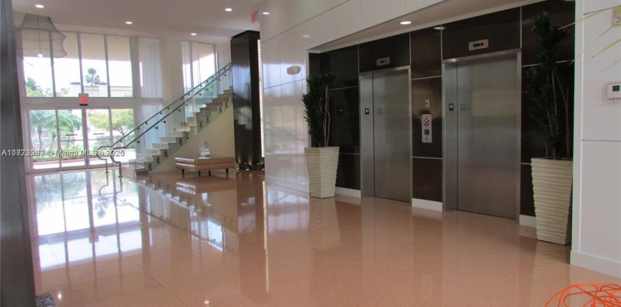 Condominio en Aventura, Florida, 2 dormitorios № 1926039