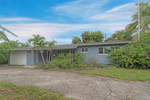 House in Deerfield Beach, Florida 3 bedrooms, 134.8 sq.m. № 1797712 - photo 2