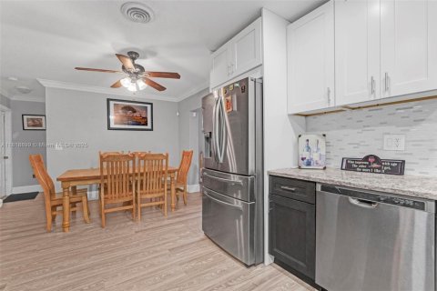 House in Deerfield Beach, Florida 3 bedrooms, 134.8 sq.m. № 1797712 - photo 8