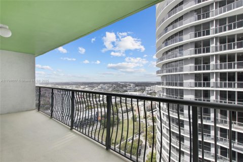 Condominio en alquiler en Miami, Florida, 1 dormitorio, 78.22 m2 № 1712373 - foto 12