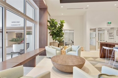 Condominio en alquiler en Miami, Florida, 1 dormitorio, 78.22 m2 № 1712373 - foto 3